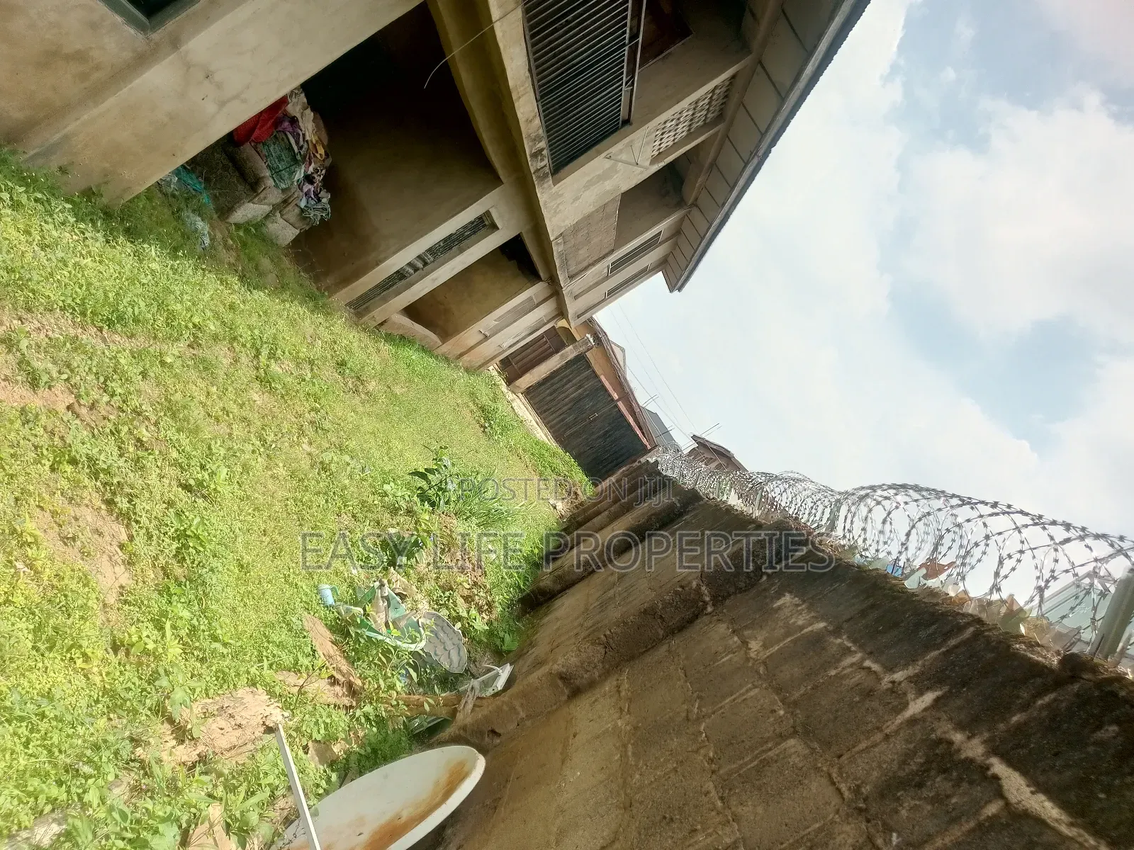 3bdrm Block of Flats in Akingbade, Alakia for sale in Alakia
