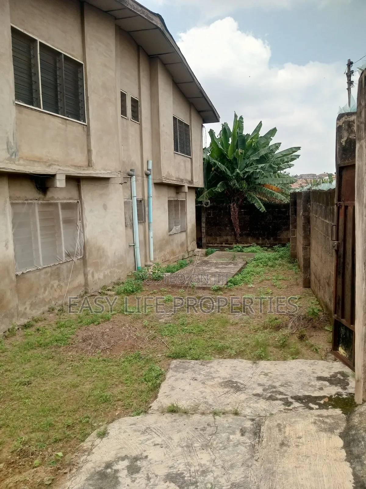 3bdrm Block of Flats in Akingbade, Alakia for sale in Alakia