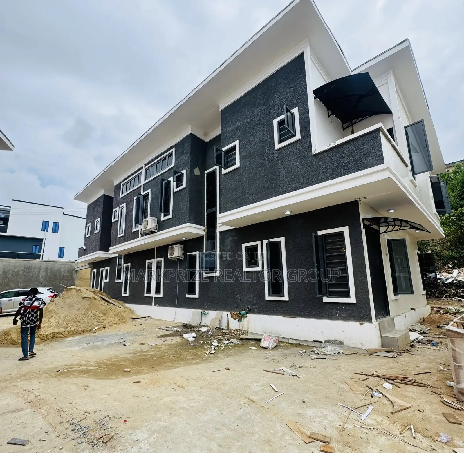 4bdrm Duplex in Opebi Ikeja Lagos for sale in Opebi