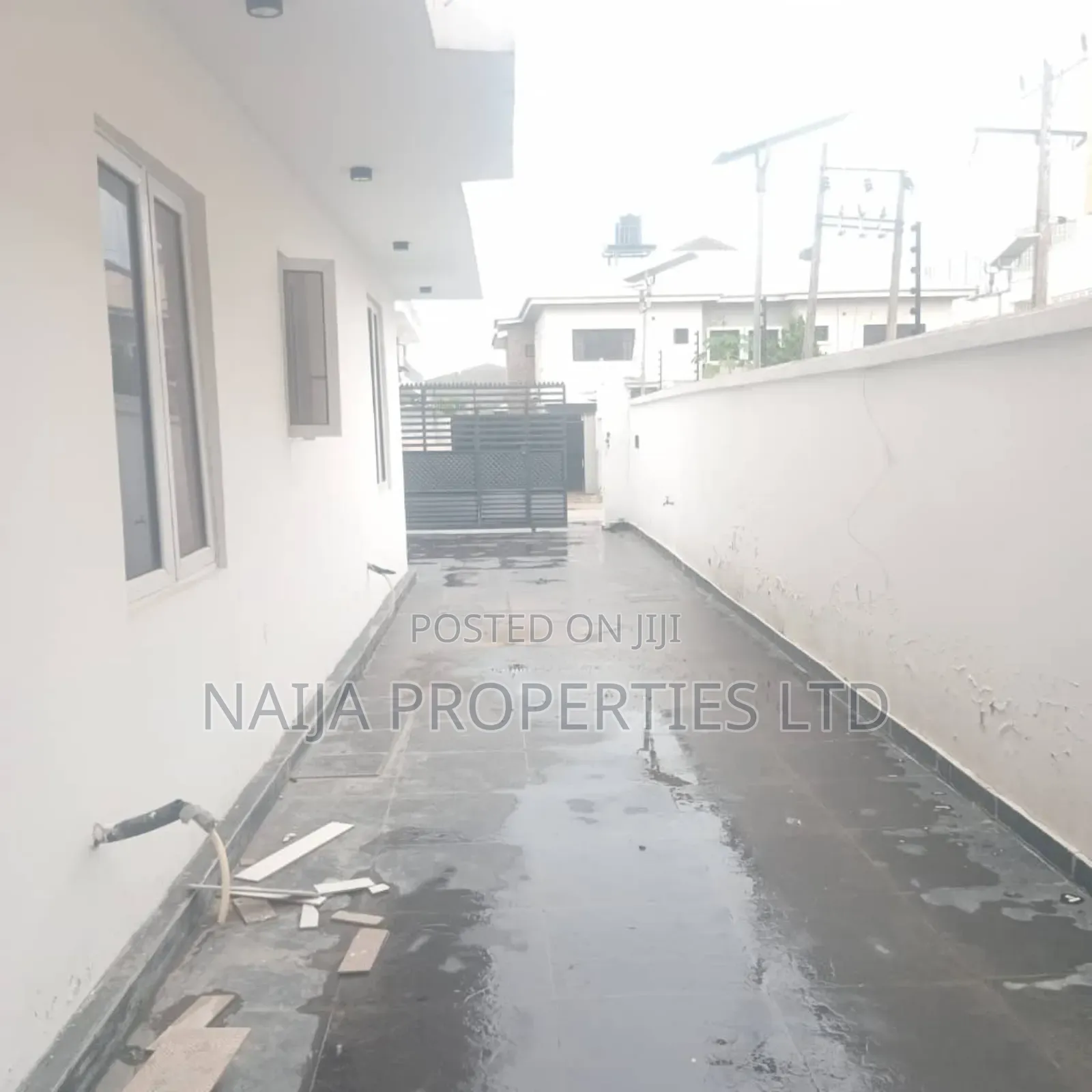 5bdrm Duplex in Lekki Phase 1 Right for sale in Lekki Phase 1