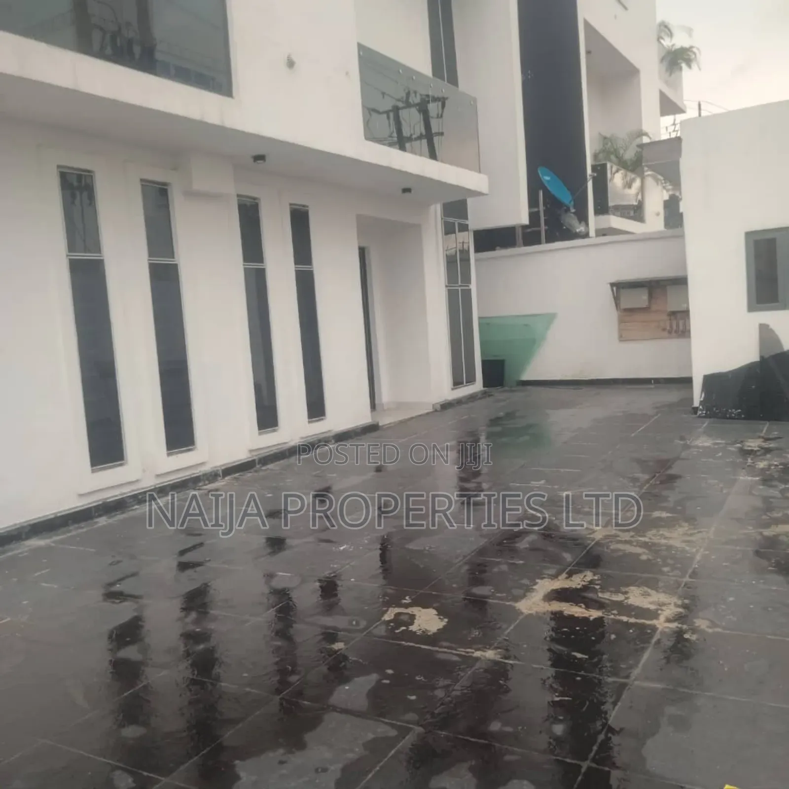5bdrm Duplex in Lekki Phase 1 Right for sale in Lekki Phase 1