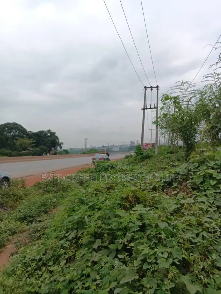 Ideal Commercial Plot – 1 Acre at Guru Maraji, Ibadan-Lagos Expressway in Iwo Road