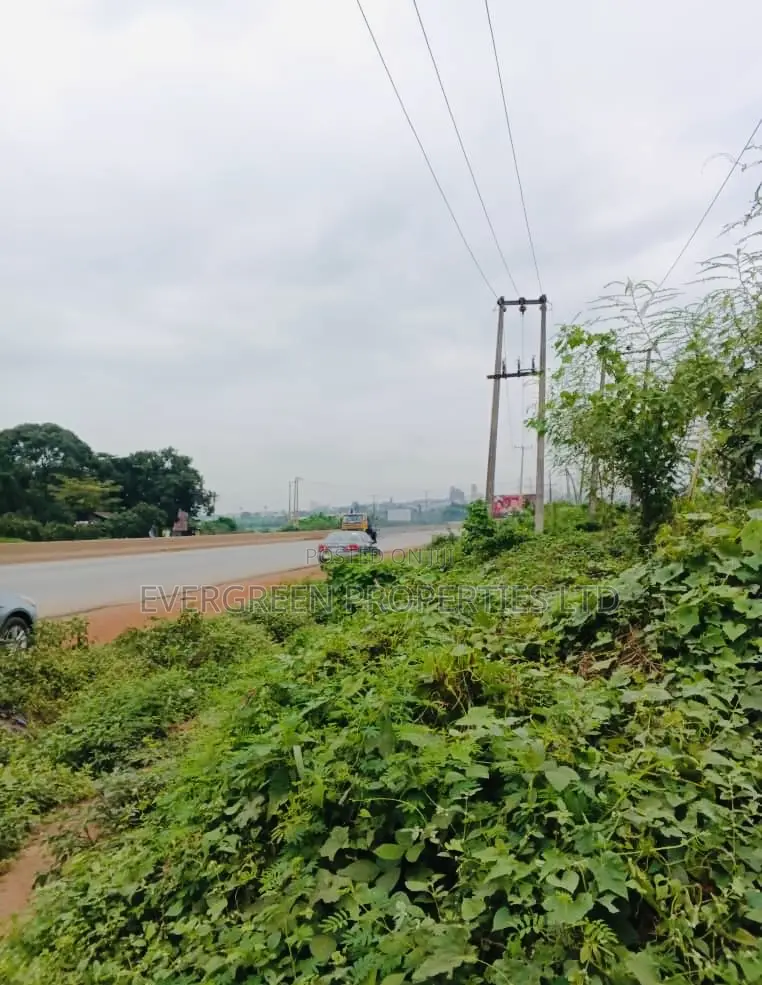 Ideal Commercial Plot – 1 Acre at Guru Maraji, Ibadan-Lagos Expressway in Iwo Road