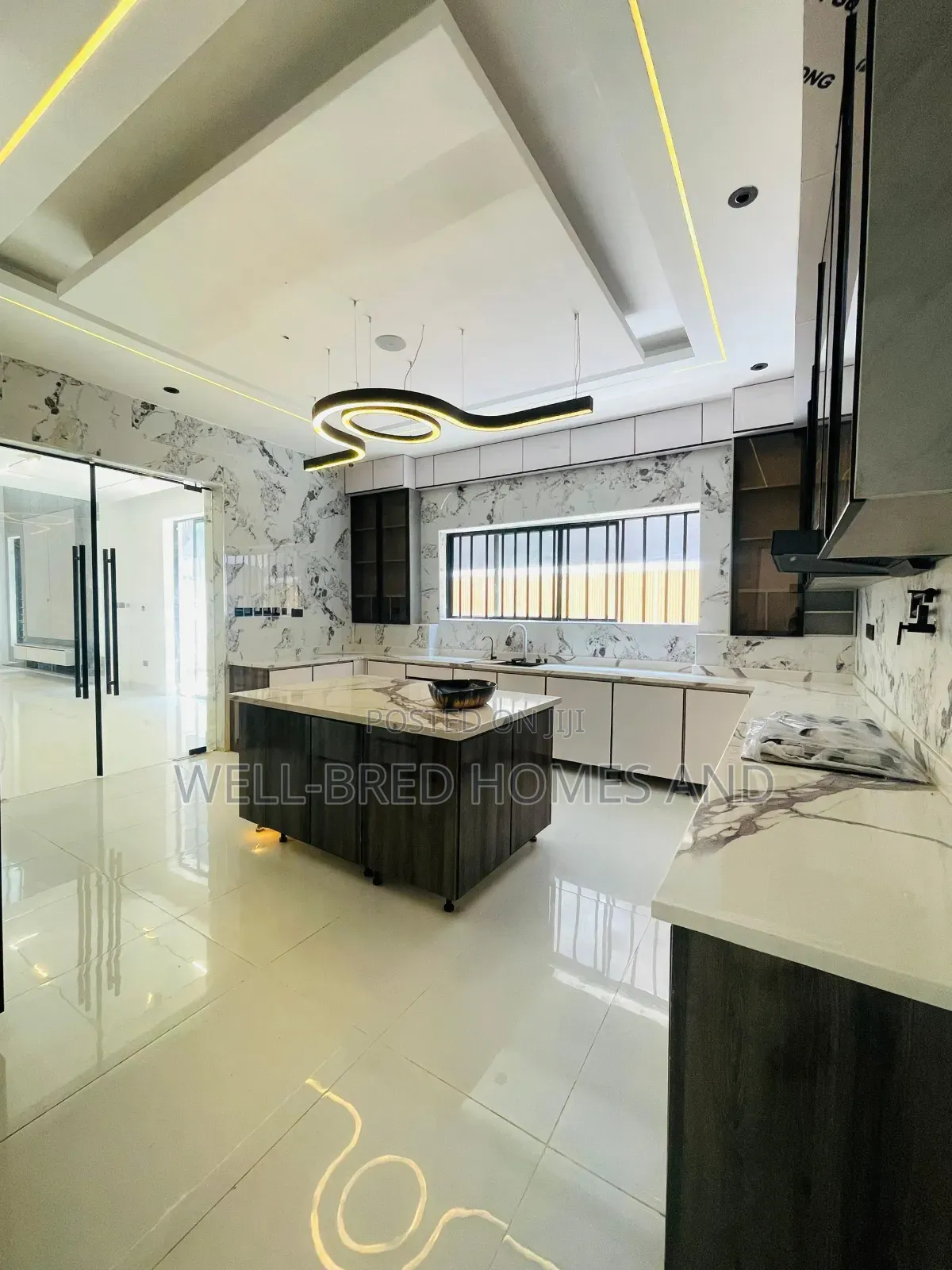 5bdrm Duplex in Lekki Phase 1 for sale in Lekki Phase 1