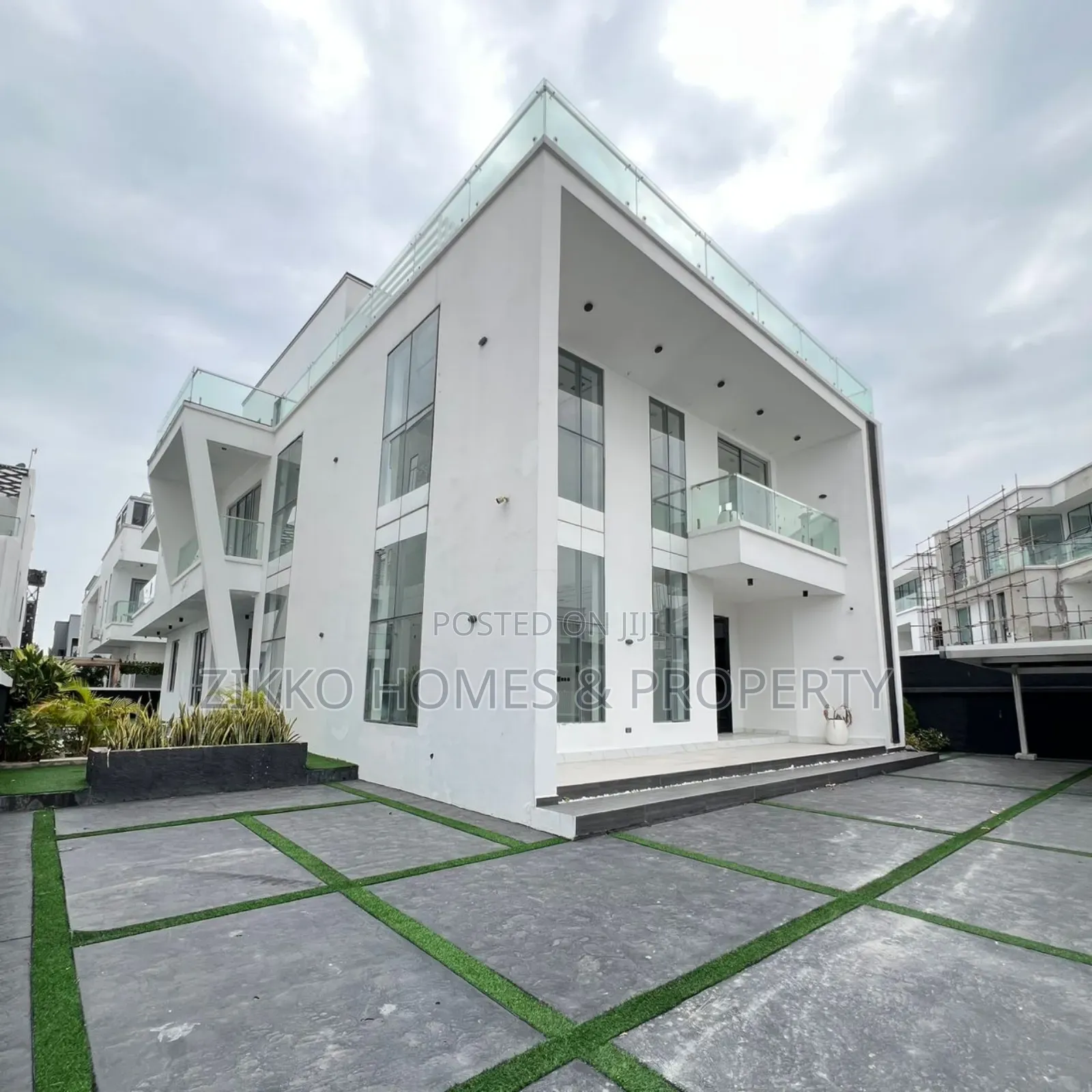 5bdrm Duplex in Osapa London, Lekki for sale in Lekki