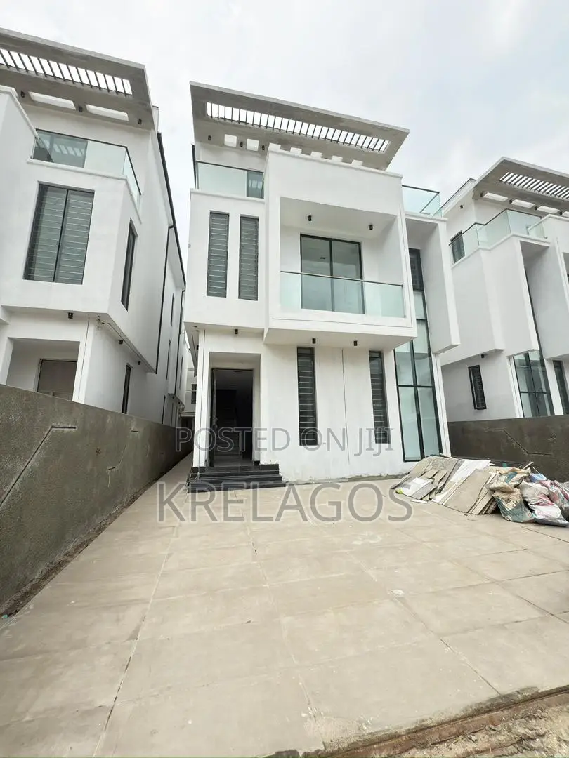 5bdrm Duplex in Chevron for sale in Chevron