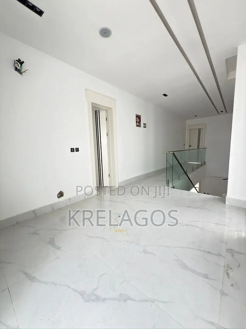 5bdrm Duplex in Chevron for sale in Chevron