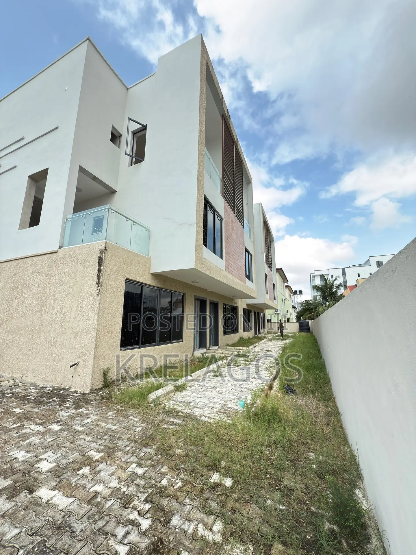 4bdrm Duplex in Ikate for sale in Ikate