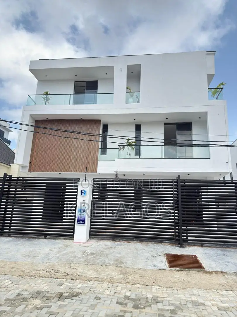 4bdrm Duplex in Ikate for sale in Ikate
