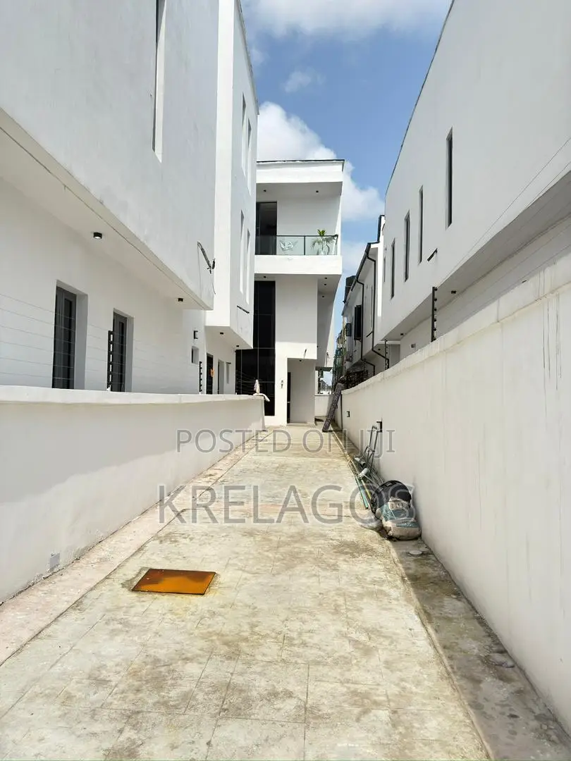 4bdrm Duplex in Ikate for sale in Ikate