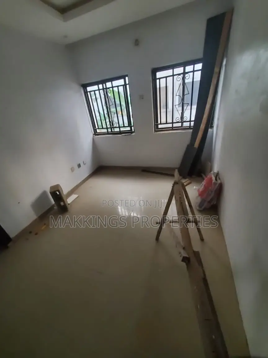 Mini Flat in Chevron for rent in Chevron