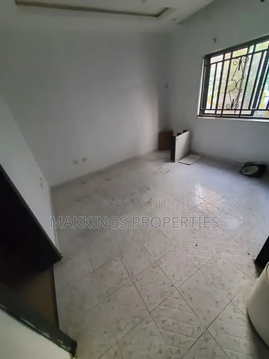 Mini Flat in Chevron for rent in Chevron