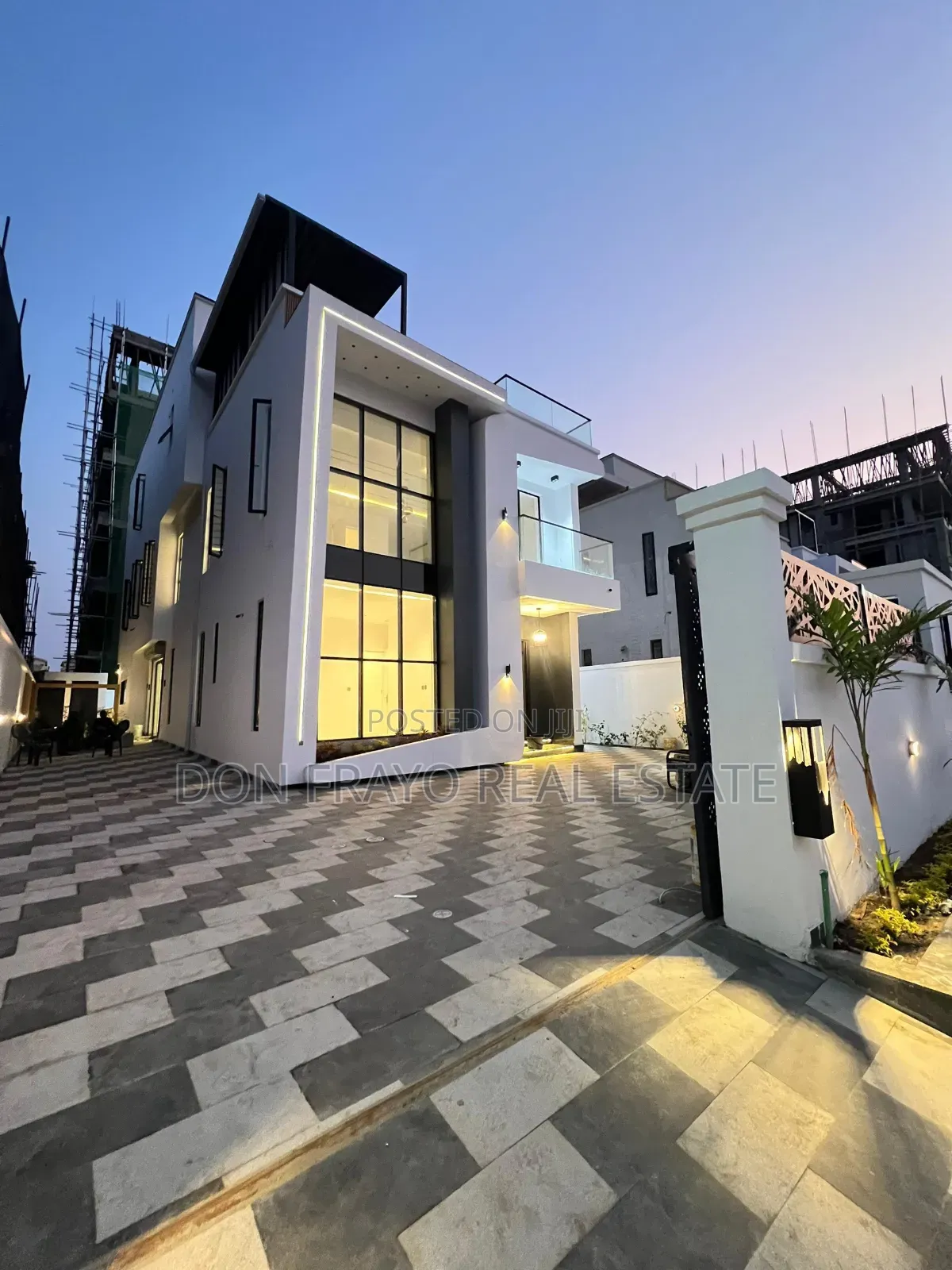 5bdrm Duplex in Freedom Way, Lagos Island (Eko) for sale in Lagos Island (Eko)