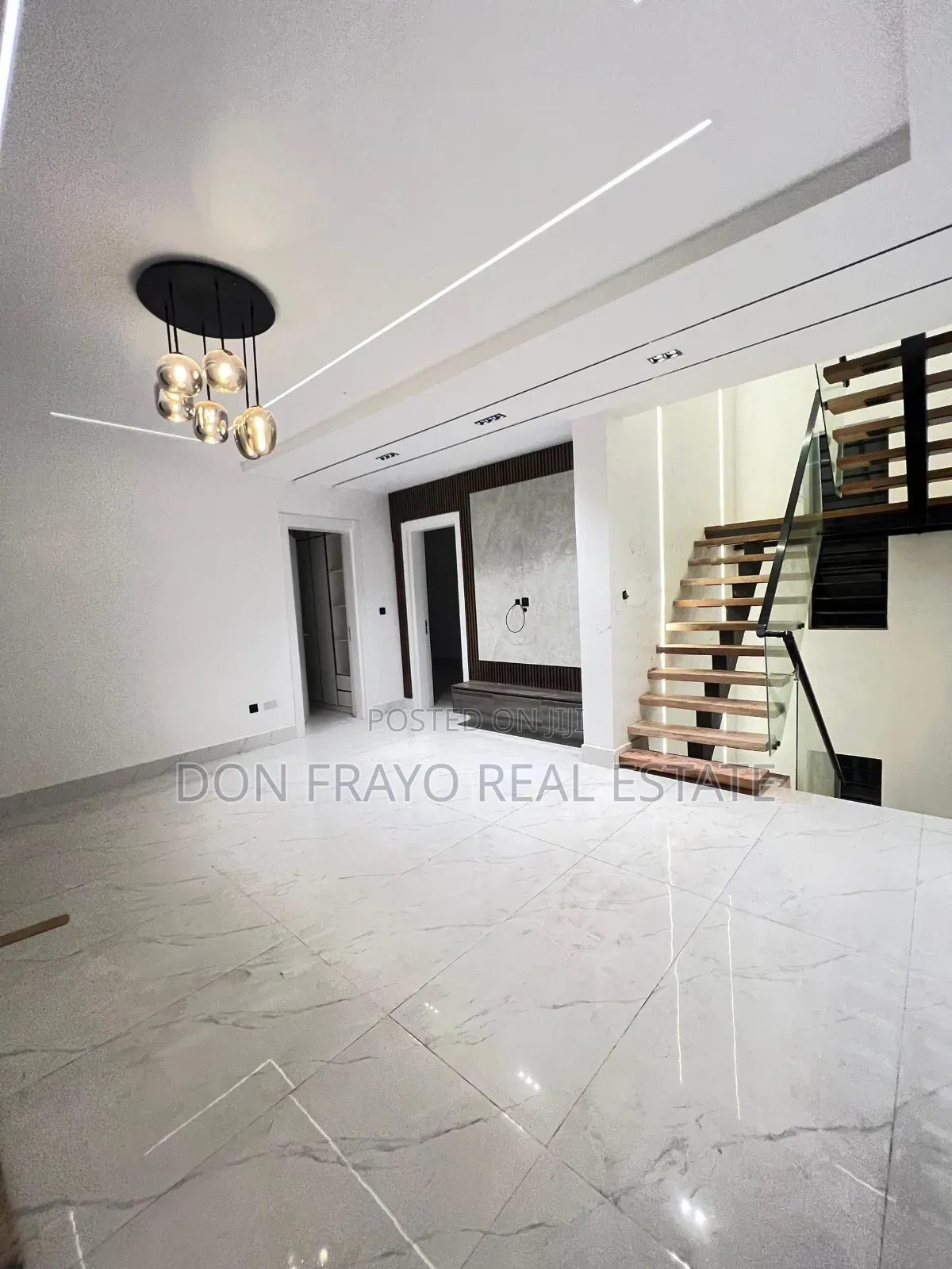 5bdrm Duplex in Freedom Way, Lagos Island (Eko) for sale in Lagos Island (Eko)