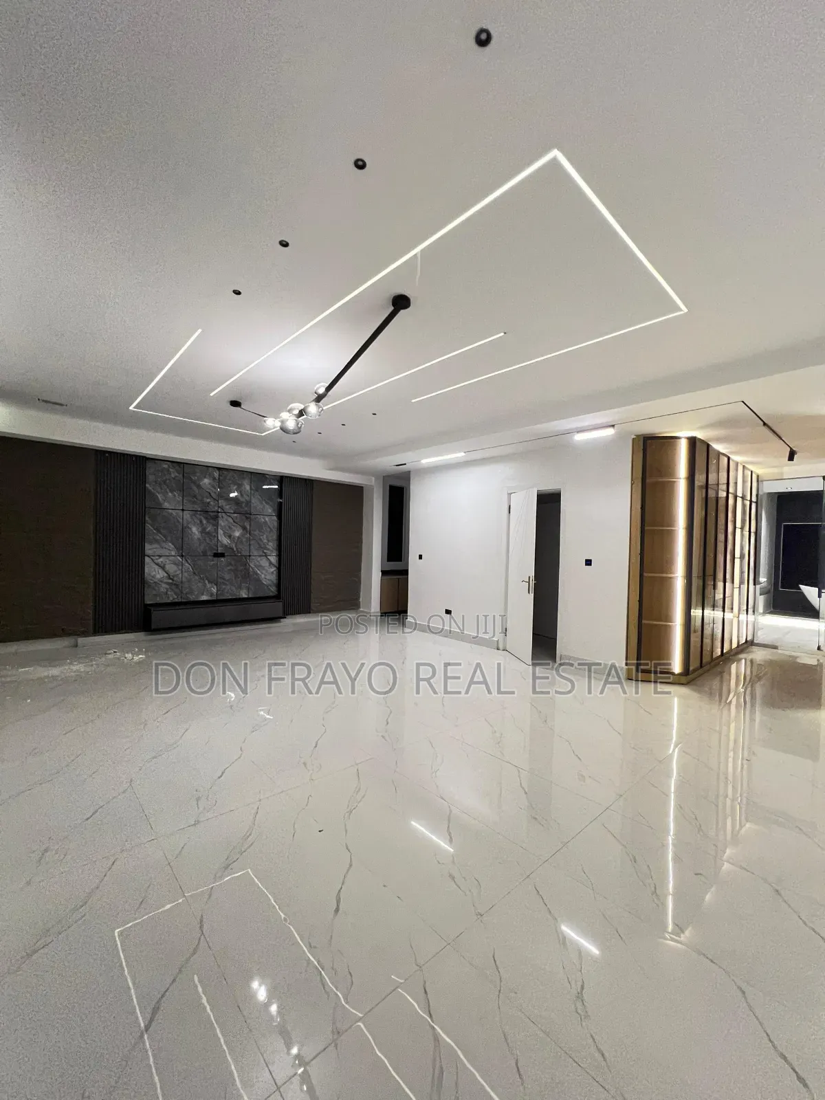 5bdrm Duplex in Freedom Way, Lagos Island (Eko) for sale in Lagos Island (Eko)