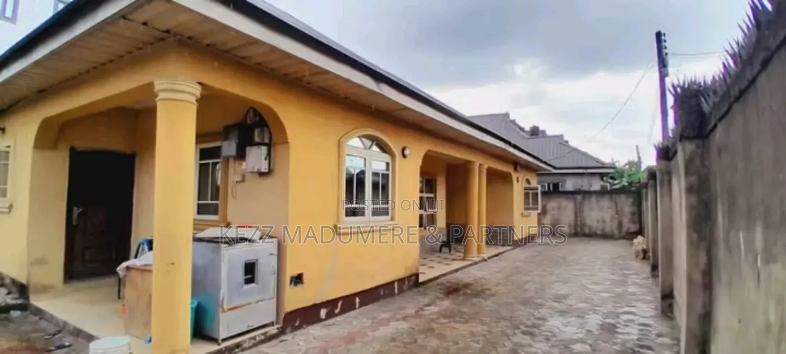 4bdrm Bungalow in Off Sars Road Port for sale in Port-Harcourt