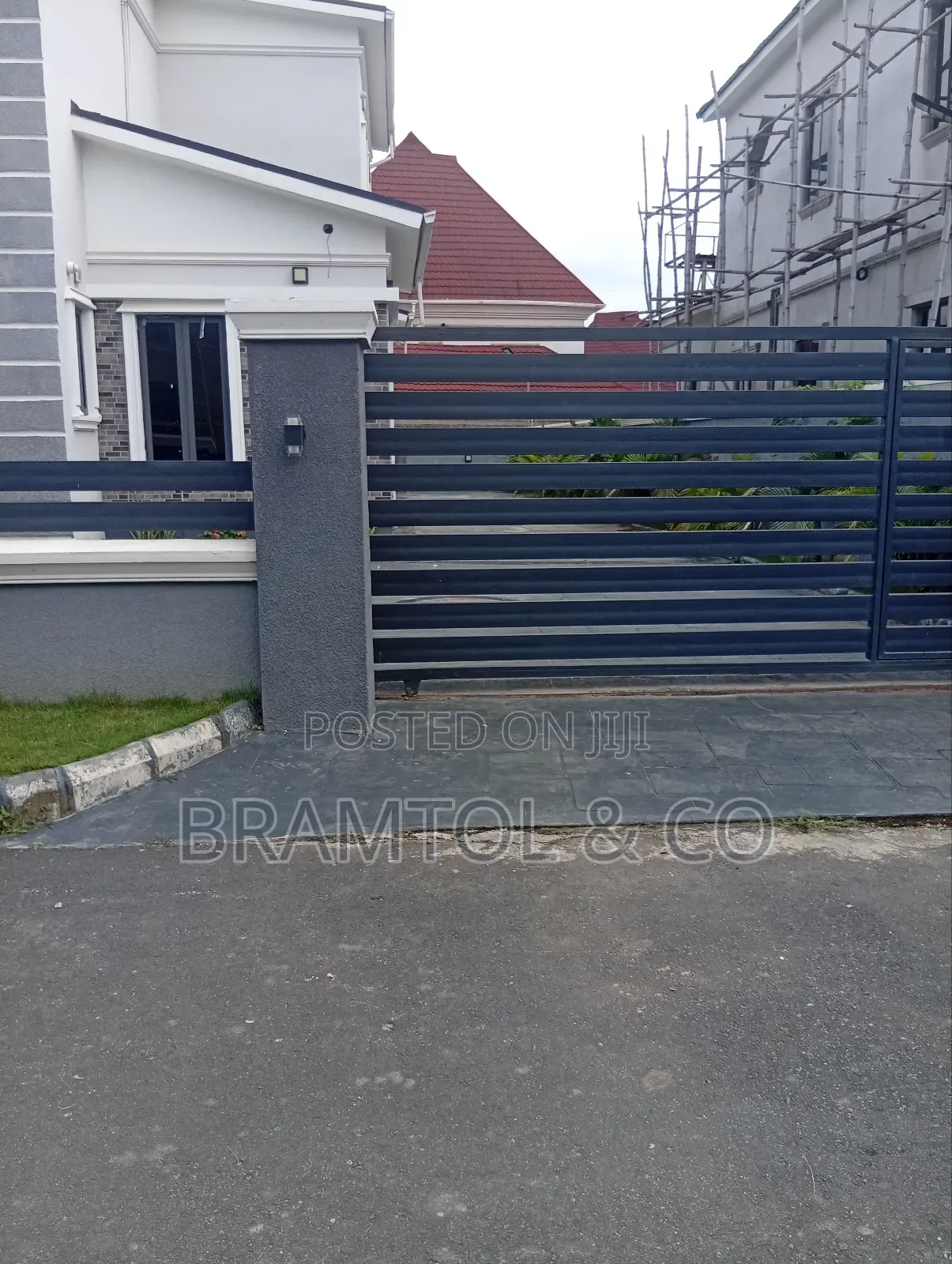 4bdrm Duplex in FHA for sale in FHA