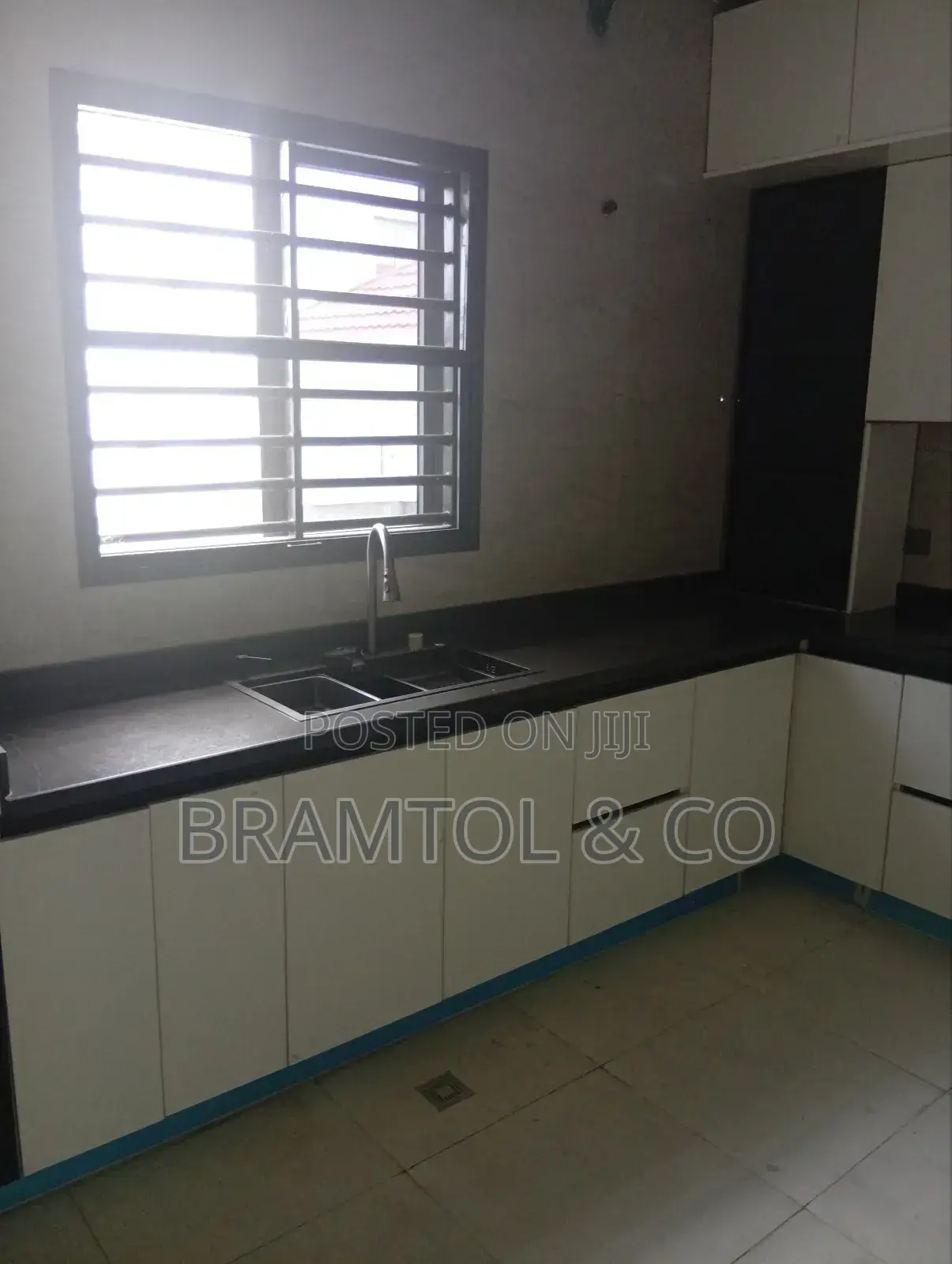 4bdrm Duplex in FHA for sale in FHA