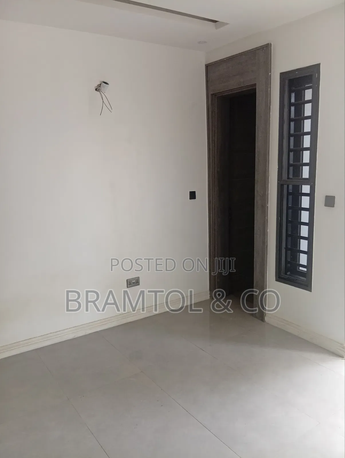 4bdrm Duplex in FHA for sale in FHA