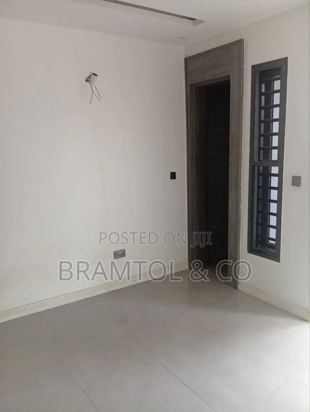 4bdrm Duplex in FHA for sale in FHA