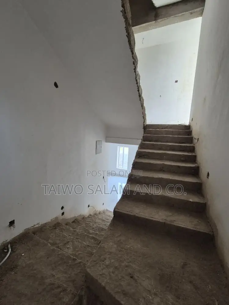4bdrm Duplex in Akobo for sale in Akobo