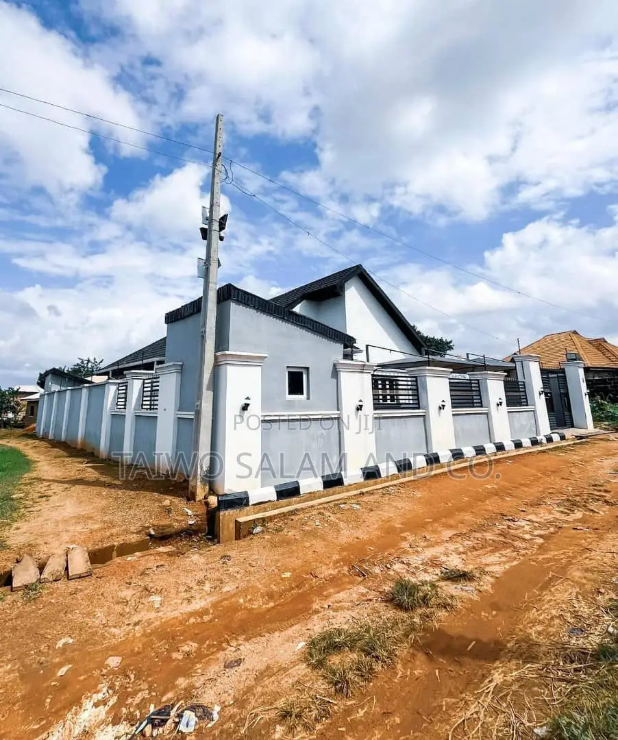 Furnished 3bdrm Bungalow in Akobo for sale in Akobo