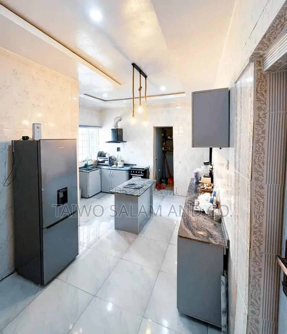 Furnished 3bdrm Bungalow in Akobo for sale in Akobo