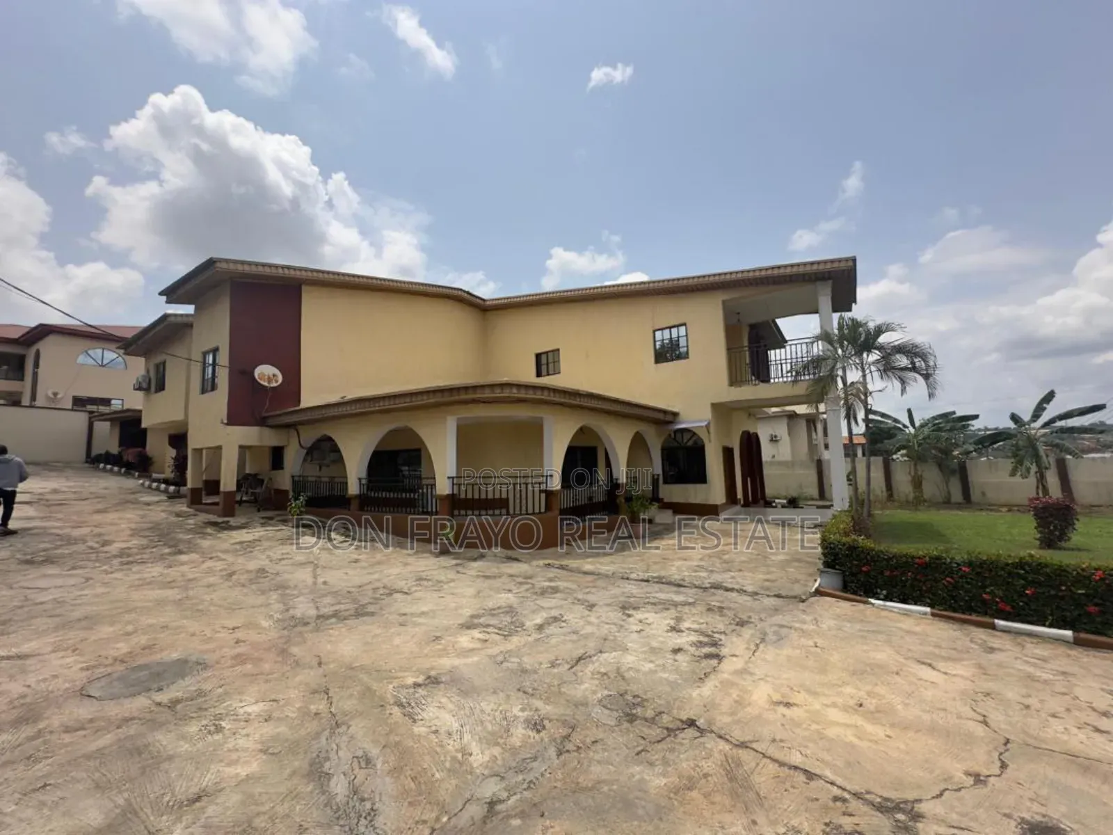 8bdrm Duplex in Parkia Estate, Alalubosa for sale in Alalubosa