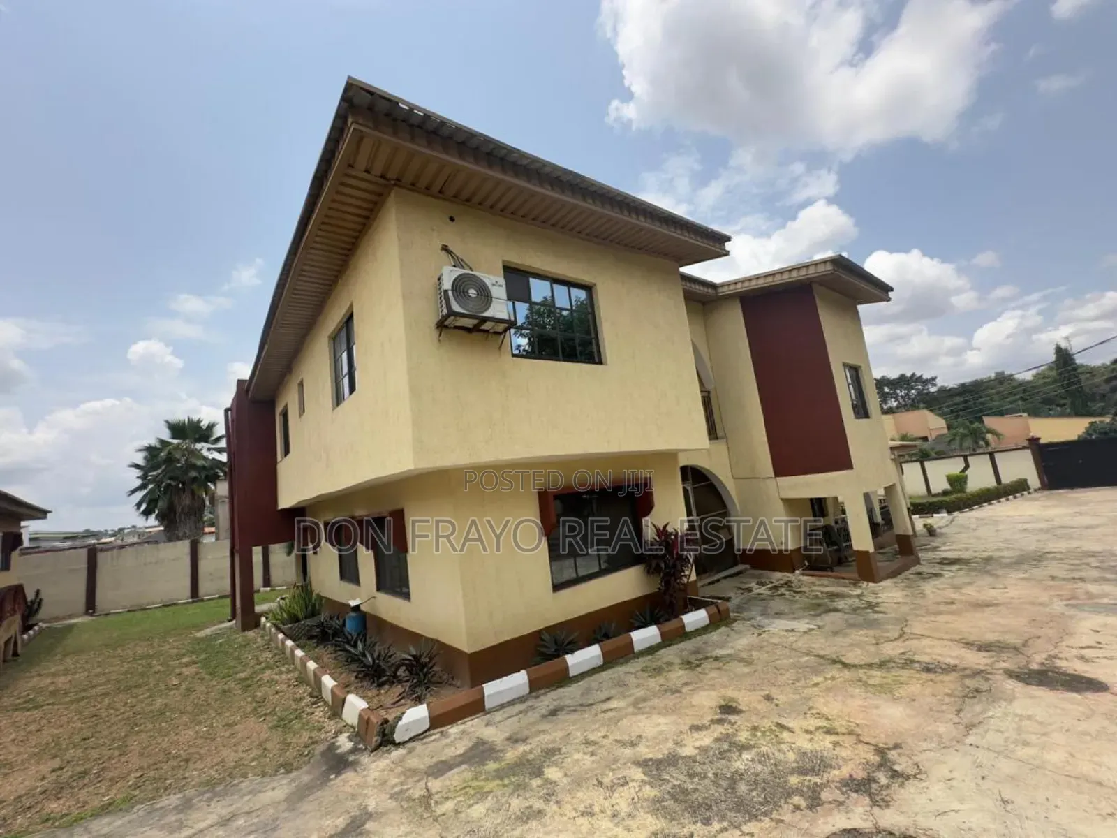 8bdrm Duplex in Parkia Estate, Alalubosa for sale in Alalubosa