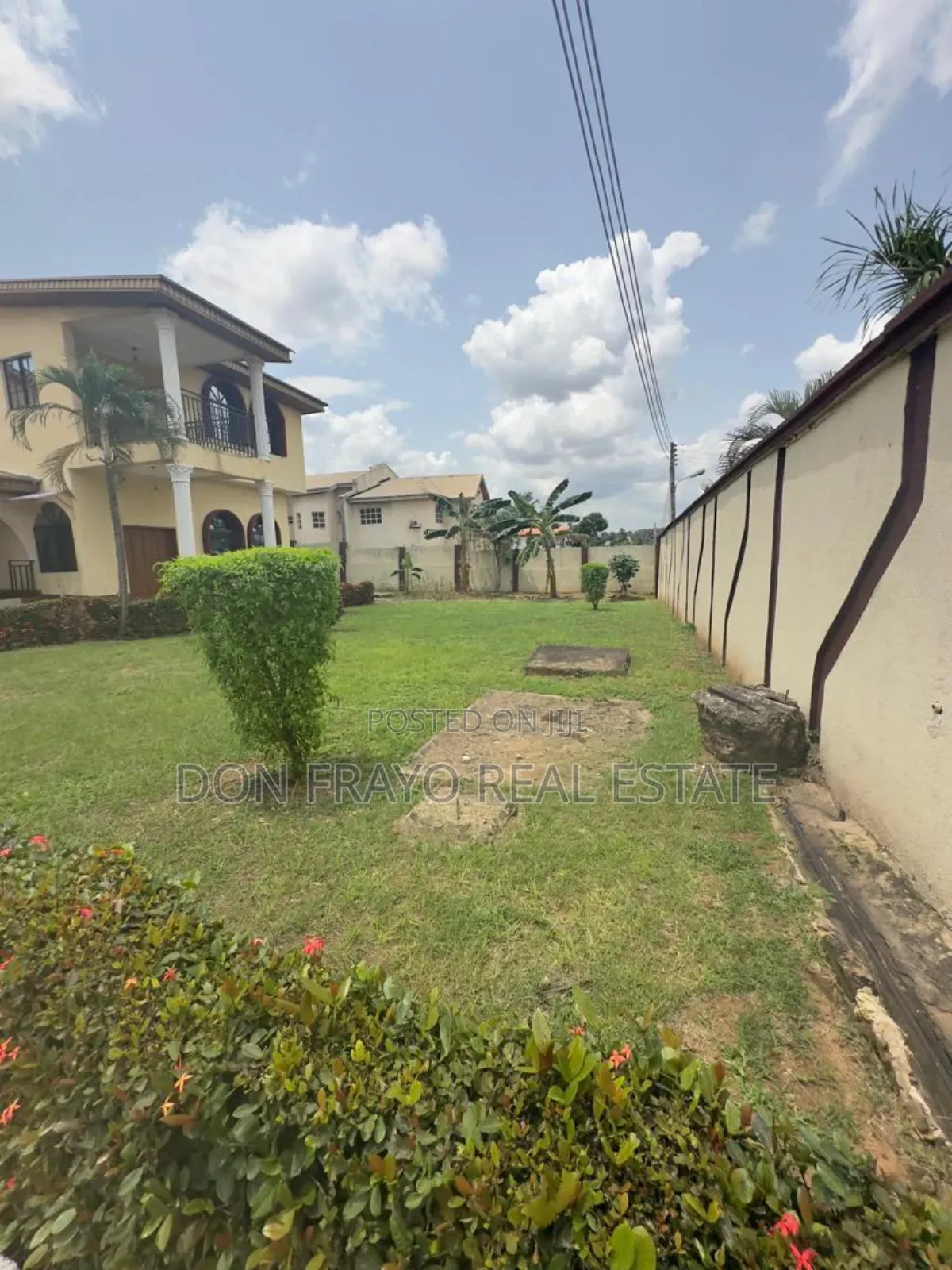8bdrm Duplex in Parkia Estate, Alalubosa for sale in Alalubosa