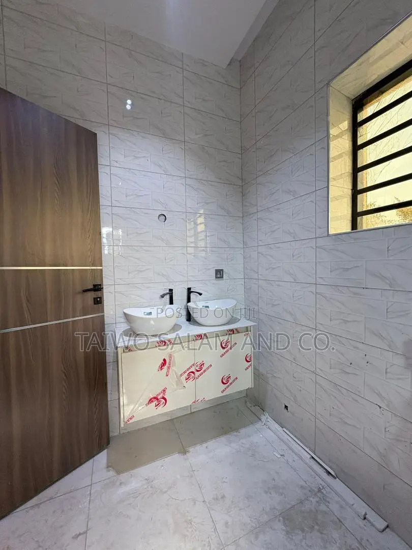 4bdrm Duplex in Akobo for sale in Akobo