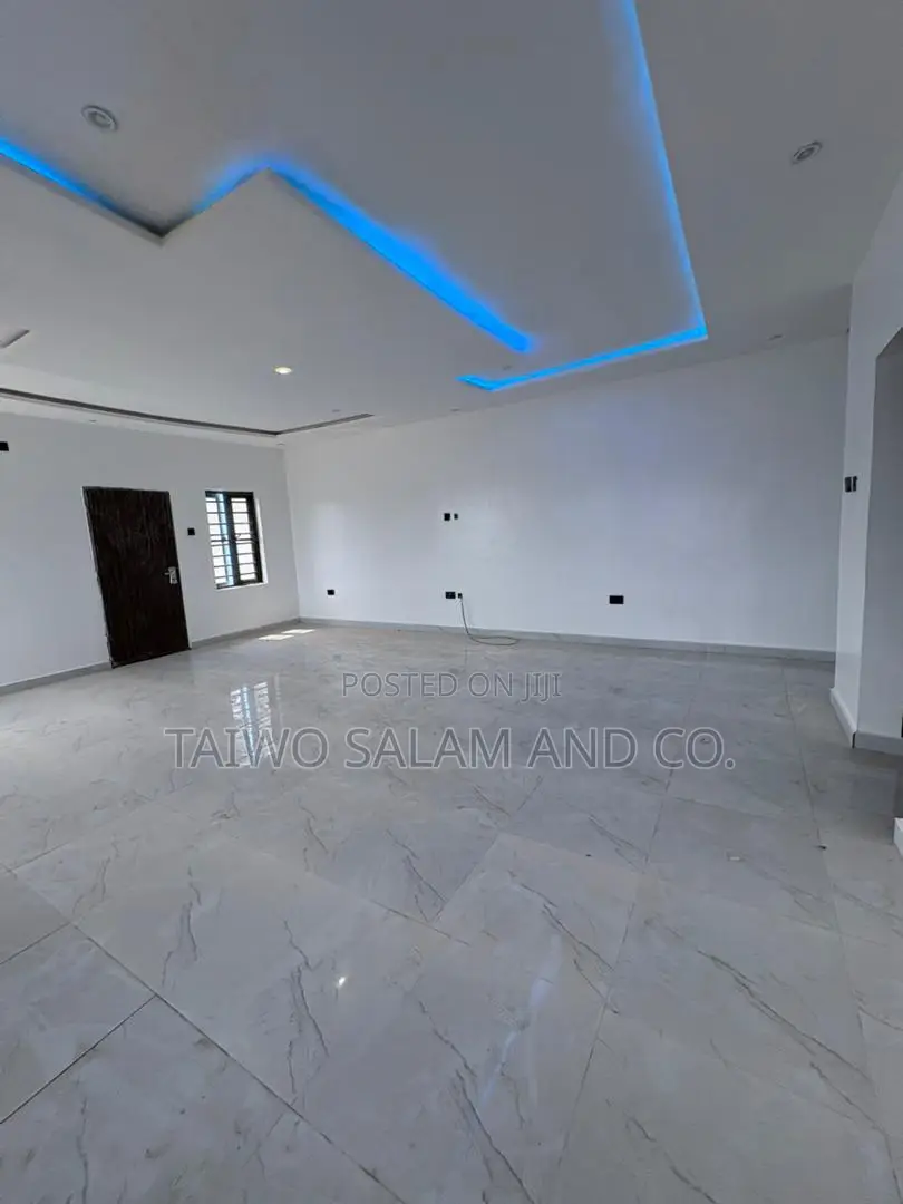 5bdrm Duplex in Oluyole Estate for sale in Oluyole Estate