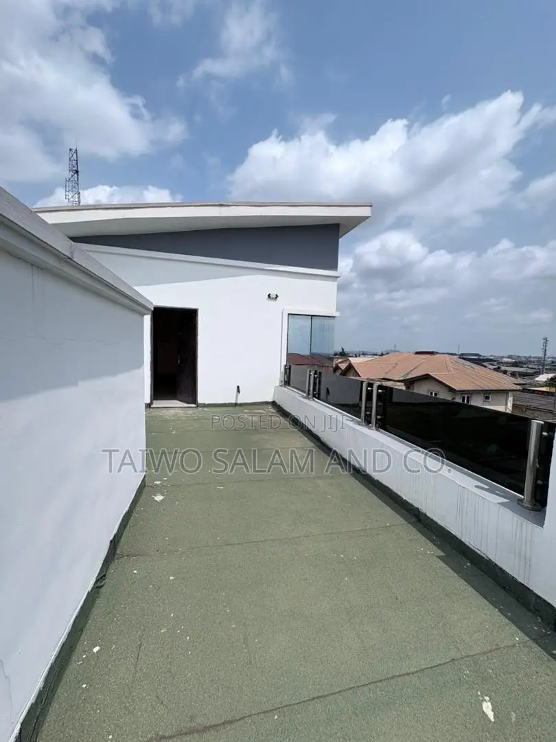 5bdrm Duplex in Oluyole Estate for sale in Oluyole Estate