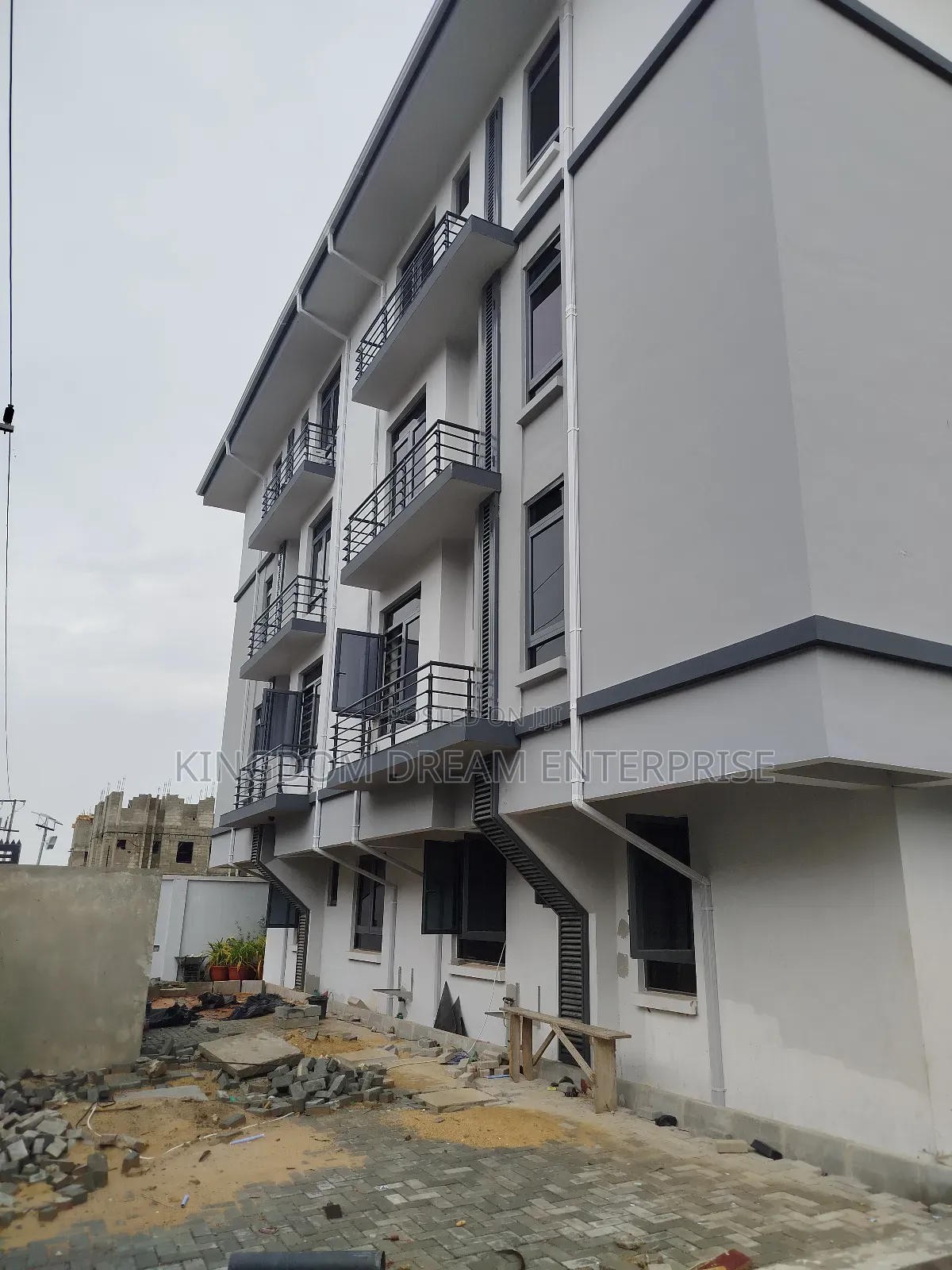 2bdrm Apartment in Kenneth Okonkwo for sale in Osapa london