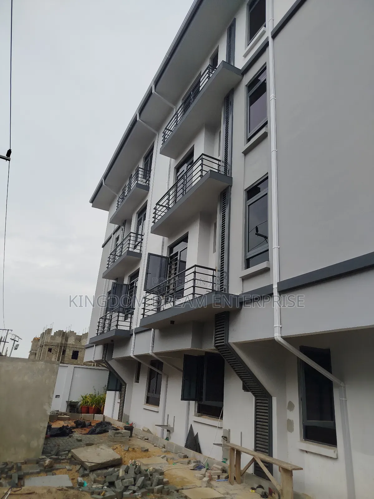 2bdrm Apartment in Kenneth Okonkwo for sale in Osapa london