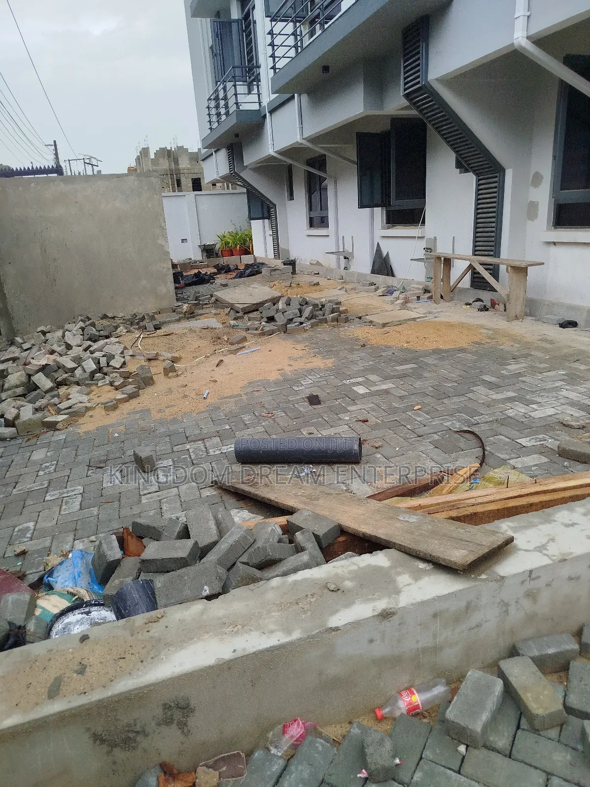 2bdrm Apartment in Kenneth Okonkwo for sale in Osapa london
