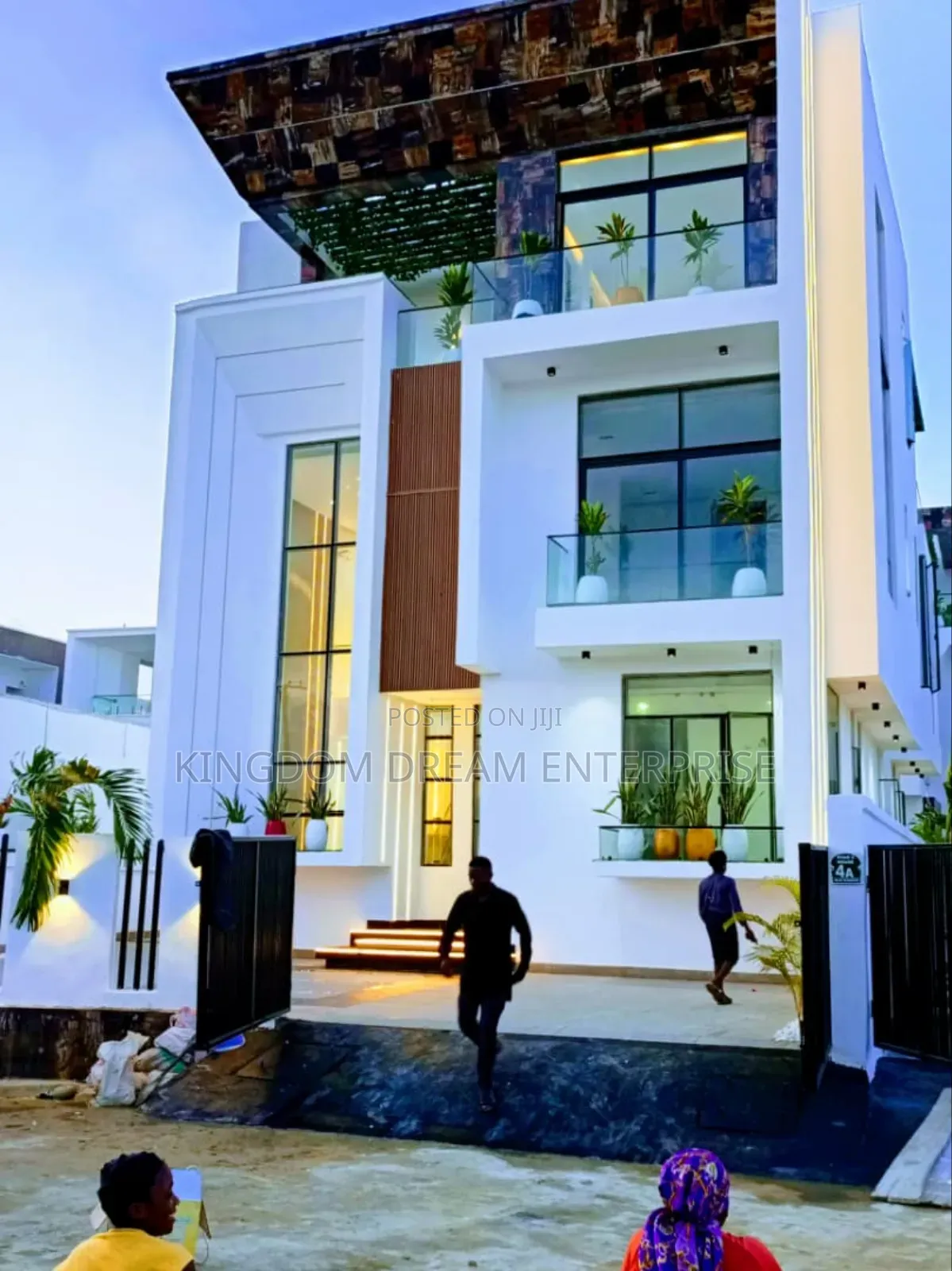 6bdrm House in Osapa London Lekki for sale in Off Lekki-Epe Expressway