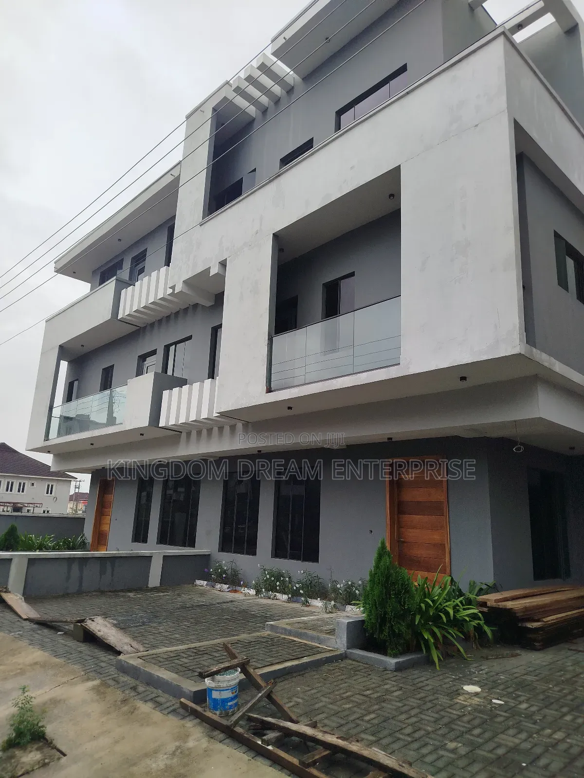 4bdrm Duplex in Osapa London Lekki for sale in Off Lekki-Epe Expressway