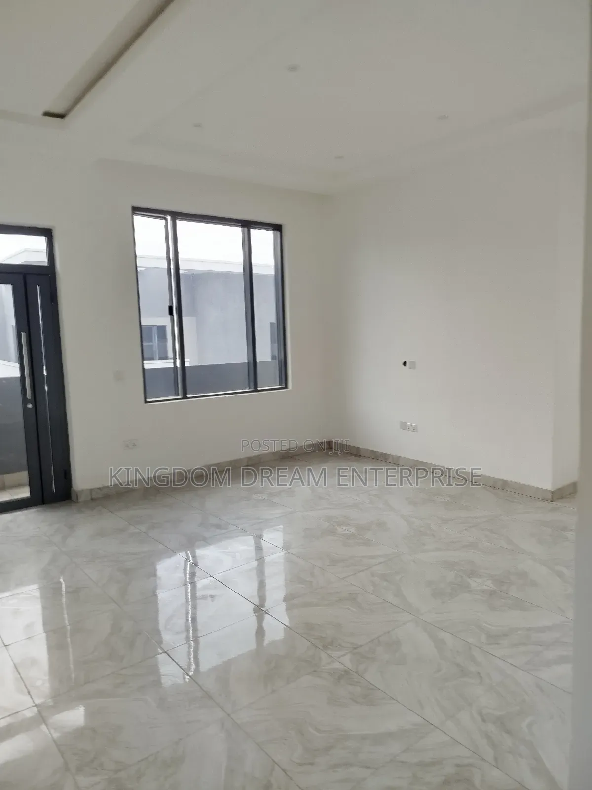 4bdrm Duplex in Osapa London Lekki for sale in Off Lekki-Epe Expressway