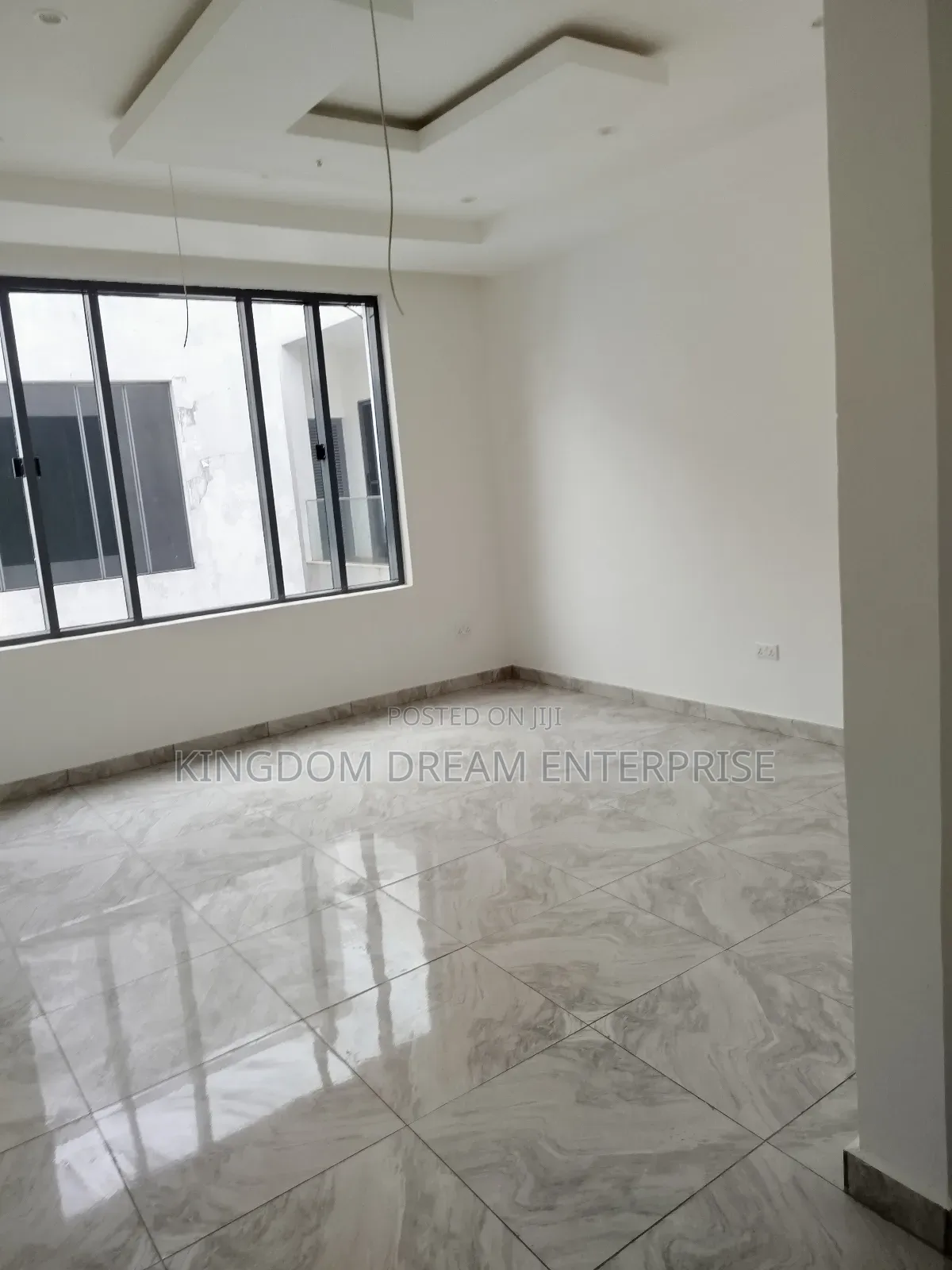 4bdrm Duplex in Osapa London Lekki for sale in Off Lekki-Epe Expressway