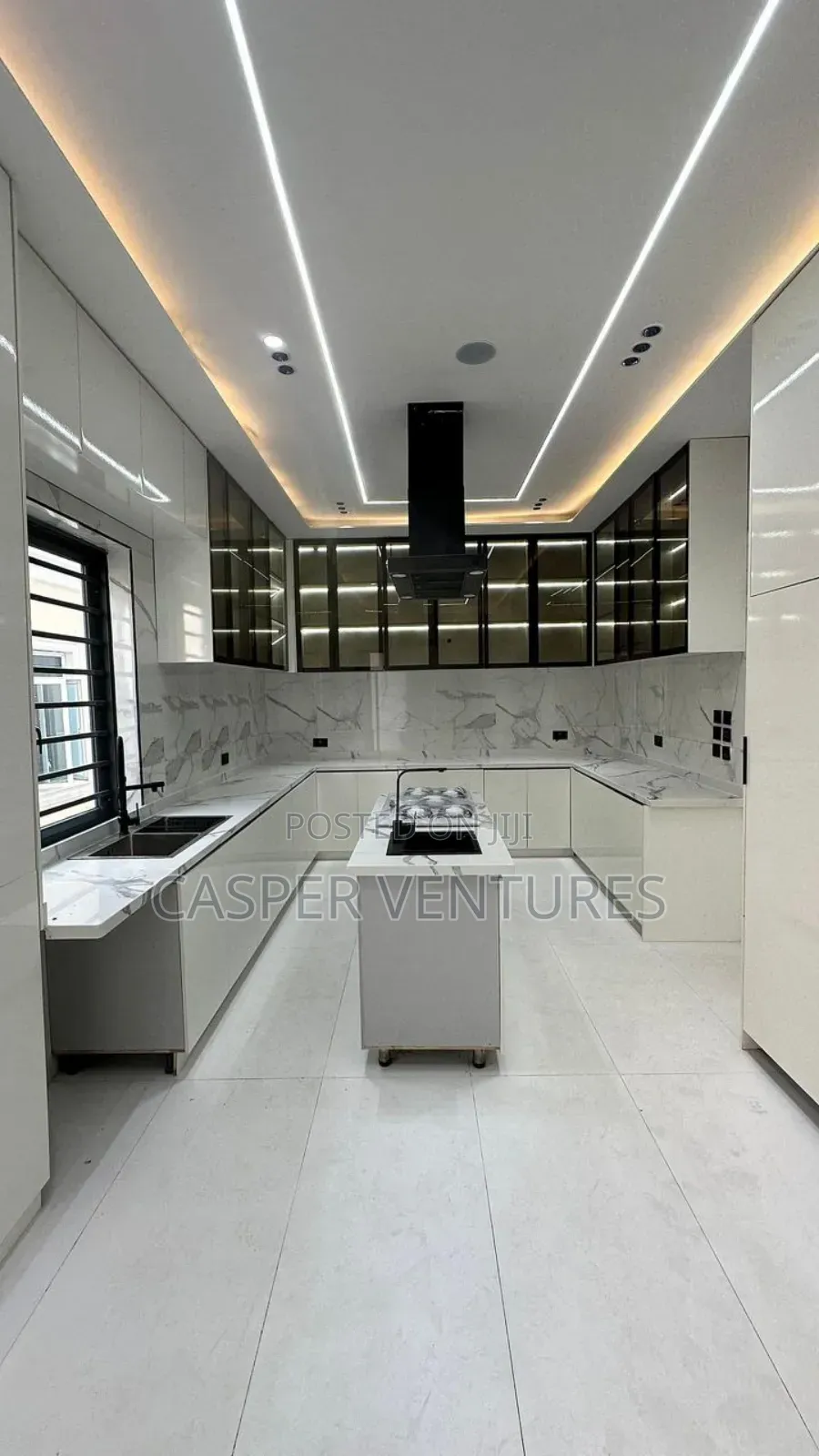 5bdrm Duplex in Chevron for sale in Chevron