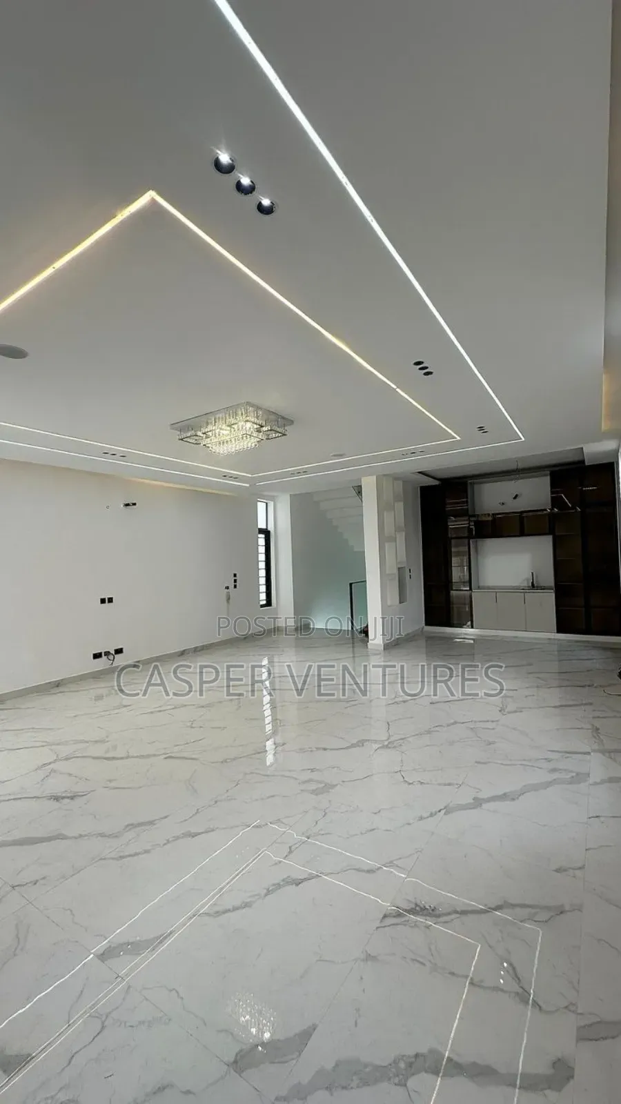 5bdrm Duplex in Chevron for sale in Chevron