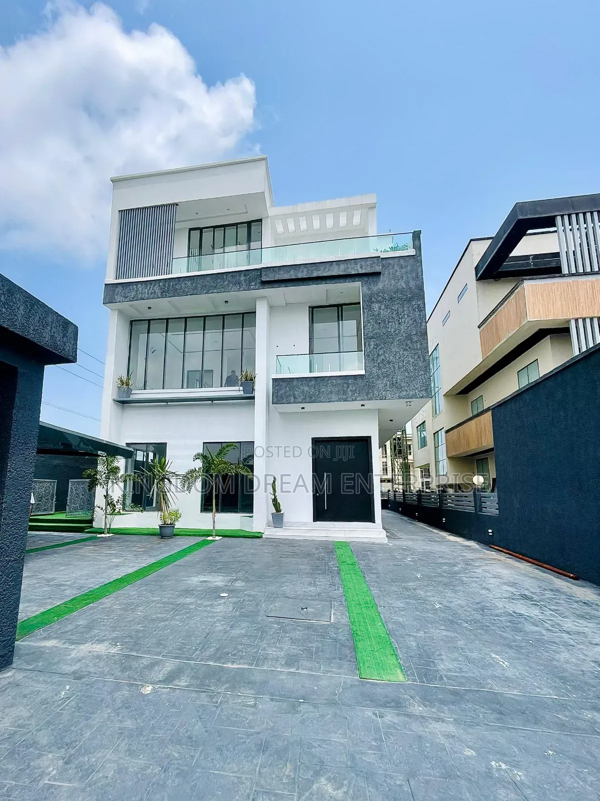 5bdrm House in Victory Park Estate for sale in Off Lekki-Epe Expressway