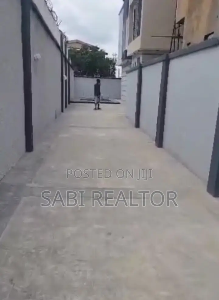 Furnished 4bdrm Duplex in Magodo Phase 1 for sale in GRA Phase 1