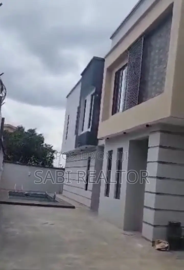 Furnished 4bdrm Duplex in Magodo Phase 1 for sale in GRA Phase 1