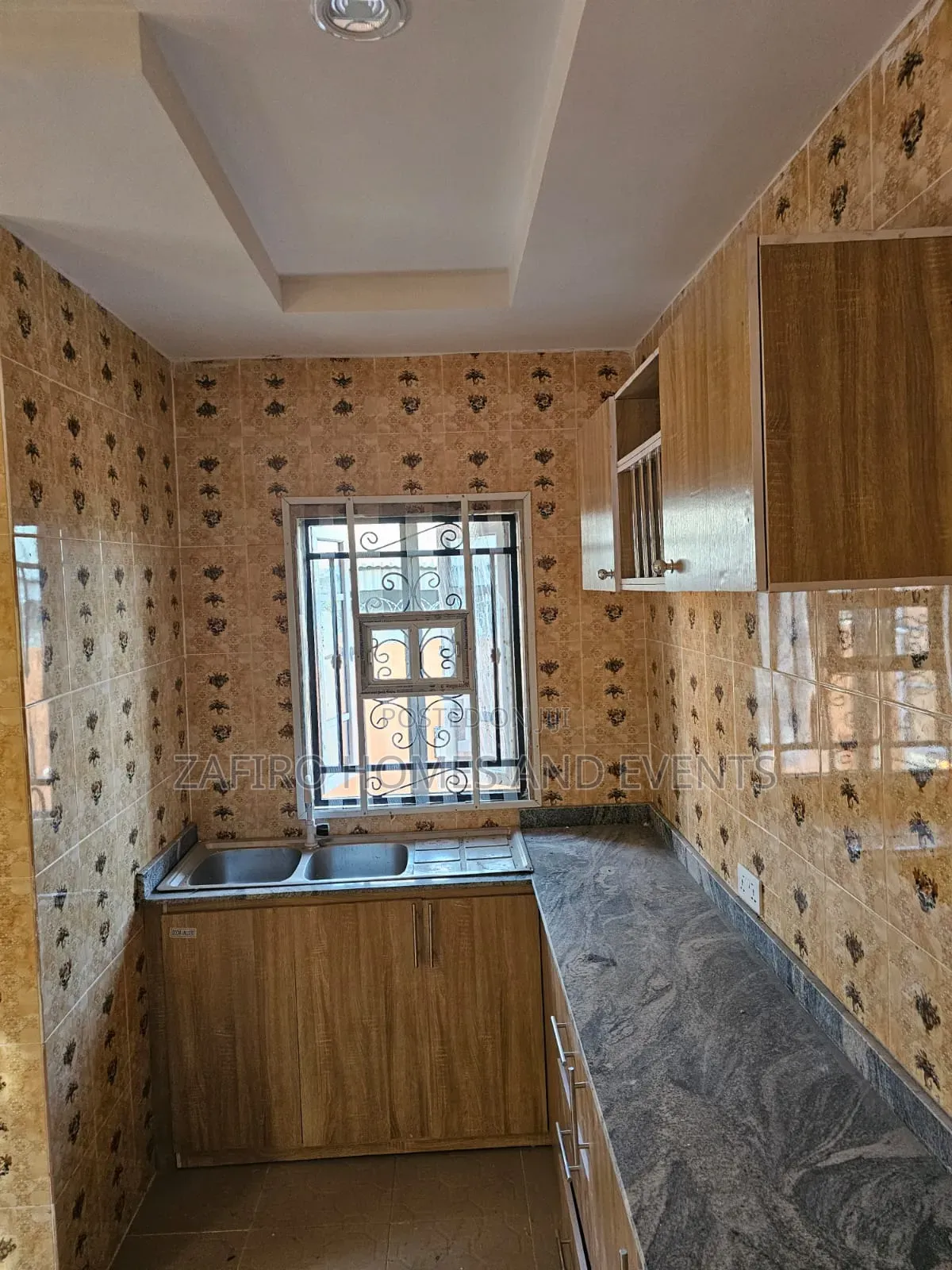 5bdrm Bungalow in Iyalode Area Akobo for sale in Akobo