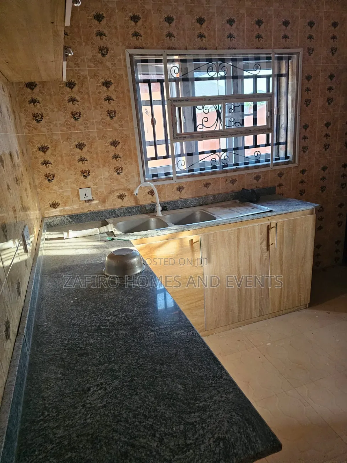5bdrm Bungalow in Iyalode Area Akobo for sale in Akobo