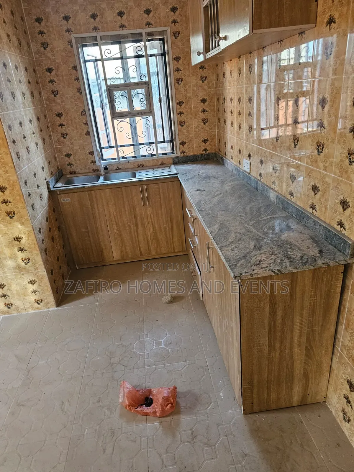 5bdrm Bungalow in Iyalode Area Akobo for sale in Akobo
