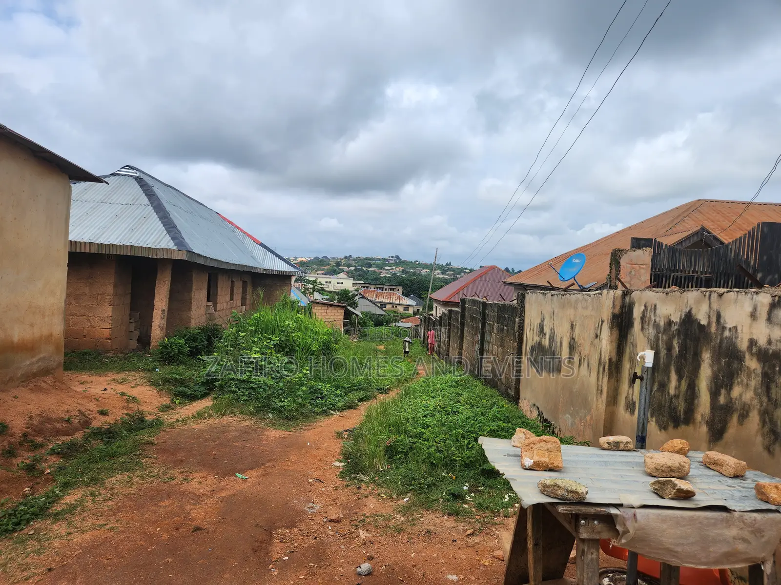 1900m2 Piece of Land at Gbopa Ologuneru Near the Tarred Road in Ologuneru