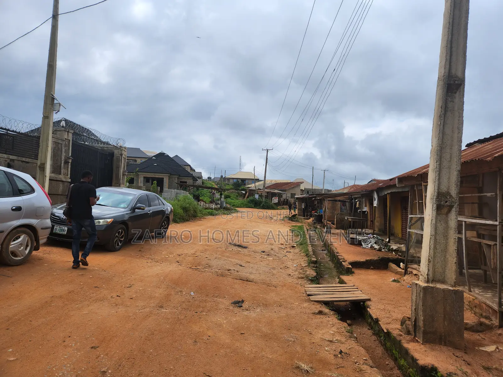 1900m2 Piece of Land at Gbopa Ologuneru Near the Tarred Road in Ologuneru